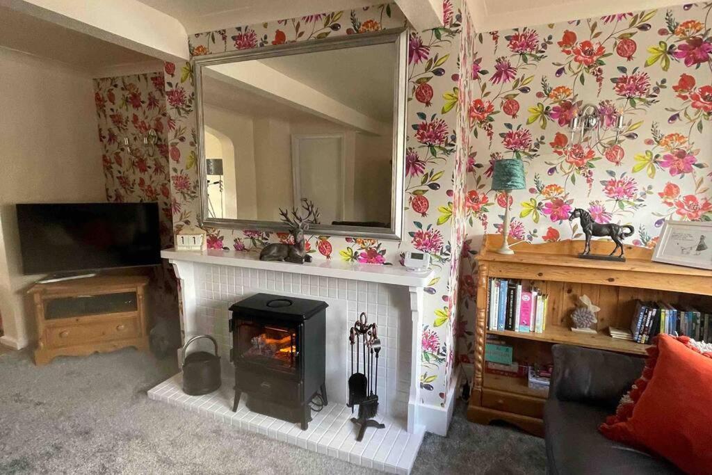 Cute And Cosy 2 Bed Cottage Honley Exterior photo